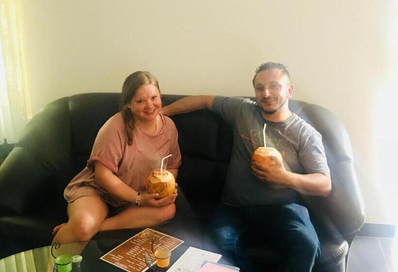 ホテル White Villa Airport Transit