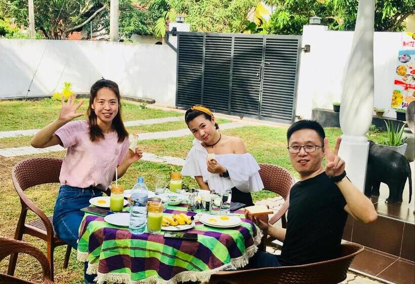 ホテル White Villa Airport Transit