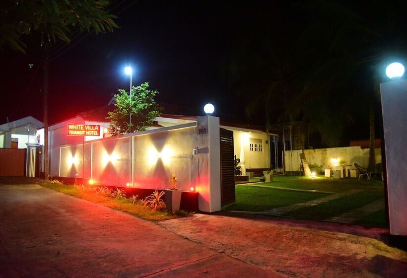 ホテル White Villa Airport Transit