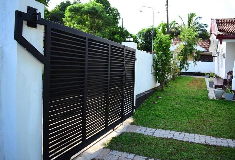 ホテル White Villa Airport Transit