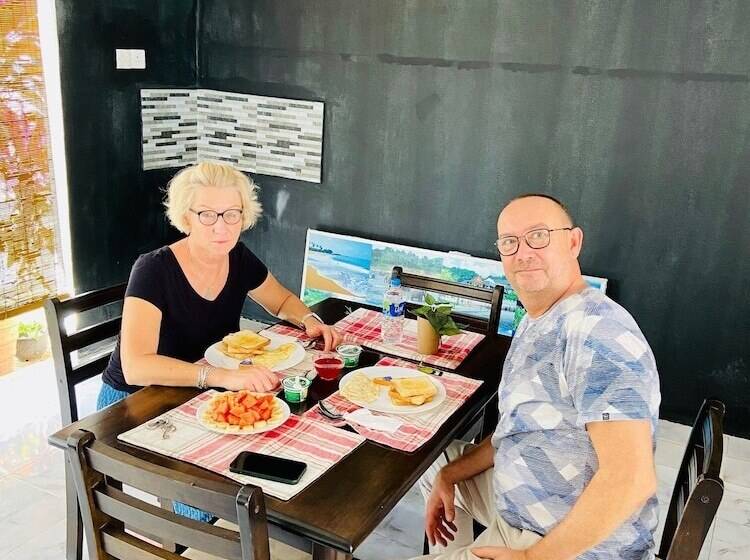 ホテル White Villa Airport Transit