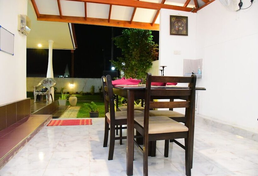 ホテル White Villa Airport Transit