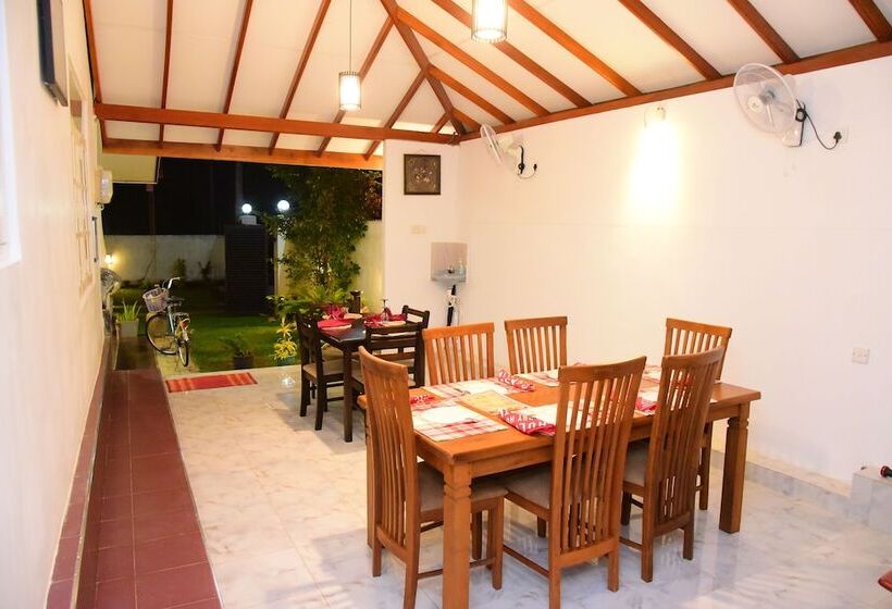 ホテル White Villa Airport Transit