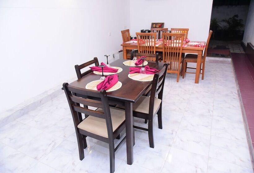 ホテル White Villa Airport Transit