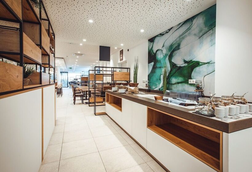 Отель Wyndham Garden Munich Messe