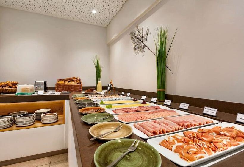 Отель Wyndham Garden Munich Messe