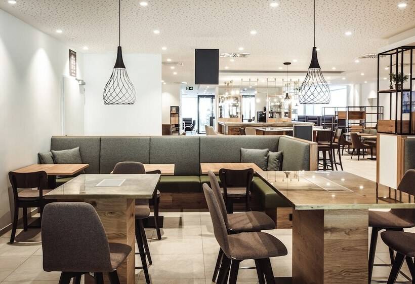 Отель Wyndham Garden Munich Messe