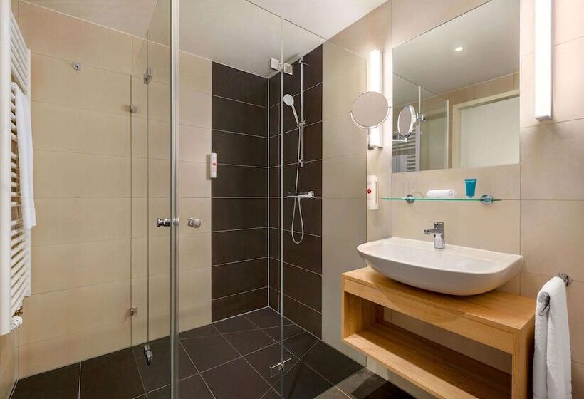 Отель Wyndham Garden Munich Messe