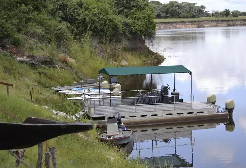 هتل Zambezi Mubala Camp