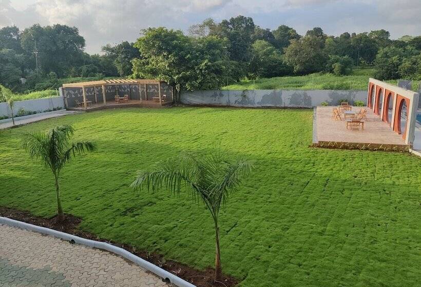 پانسیون Pushp Vatika Resort & Lawns