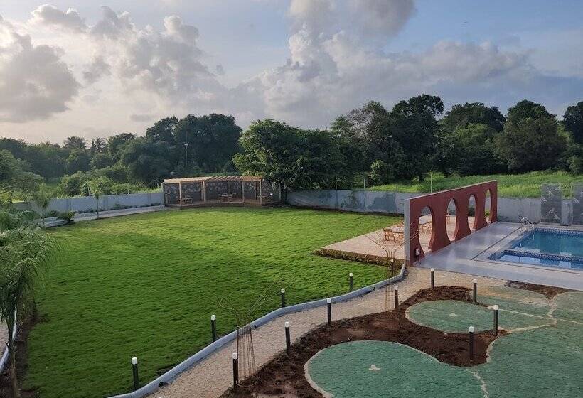 پانسیون Pushp Vatika Resort & Lawns