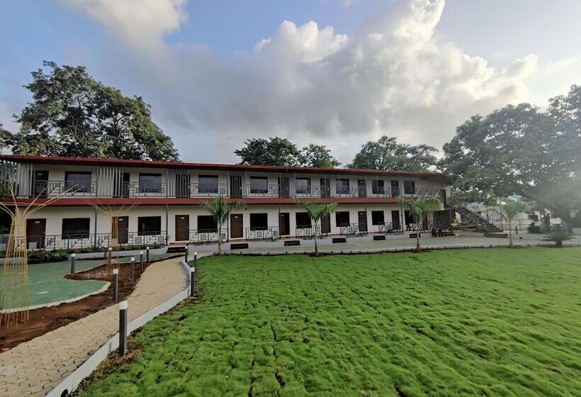 پانسیون Pushp Vatika Resort & Lawns