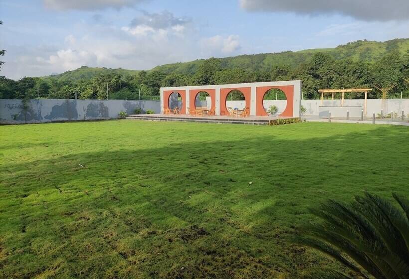 پانسیون Pushp Vatika Resort & Lawns