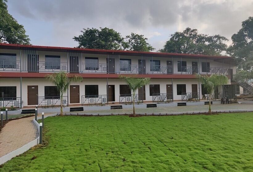 پانسیون Pushp Vatika Resort & Lawns