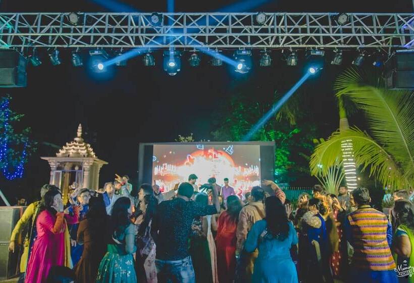 پانسیون Pushp Vatika Resort & Lawns