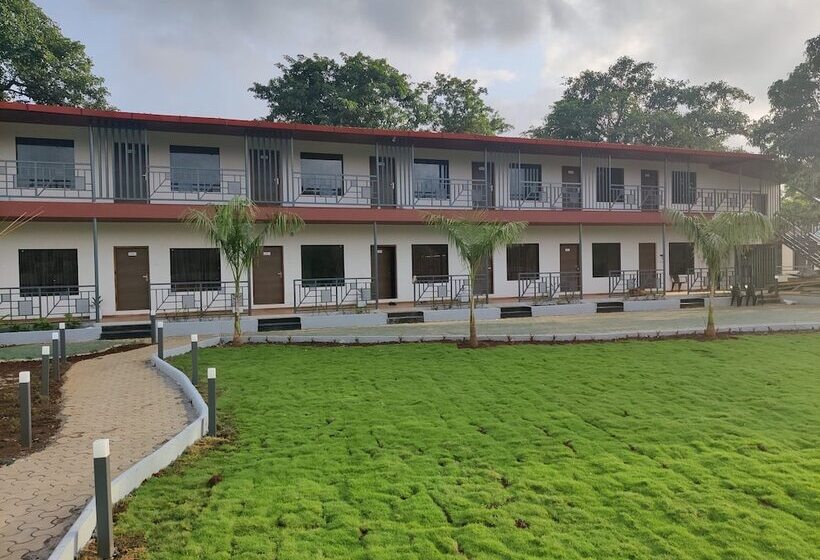 پانسیون Pushp Vatika Resort & Lawns