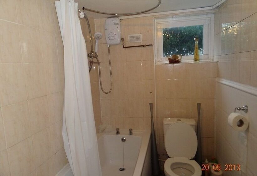 بنسيون Regent Guest House