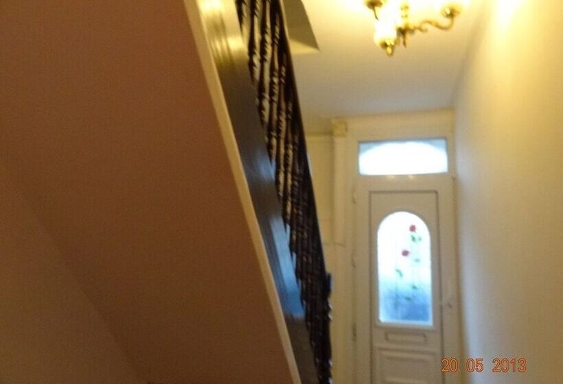 بنسيون Regent Guest House