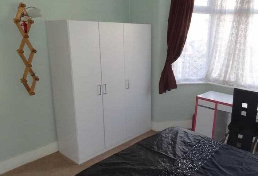 بنسيون Regent Guest House