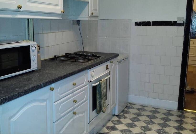 بنسيون Regent Guest House