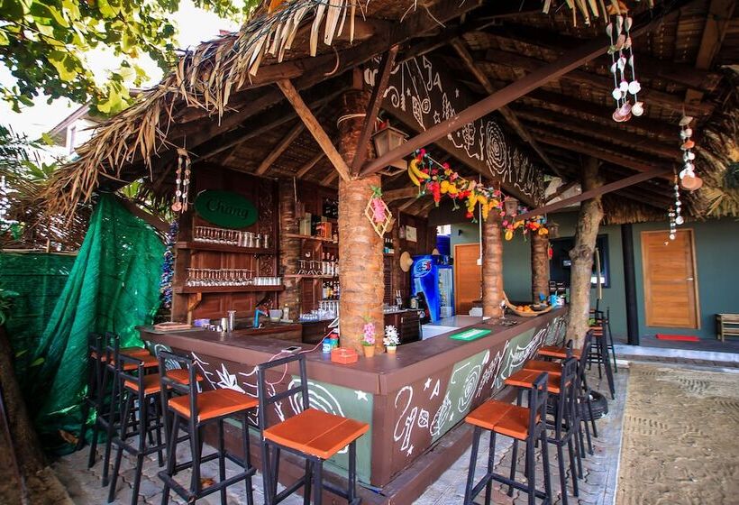 Bandon Beach Bar & Hostel   Adults Only