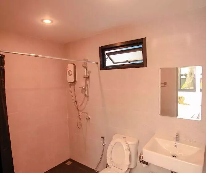 Bandon Beach Bar & Hostel   Adults Only