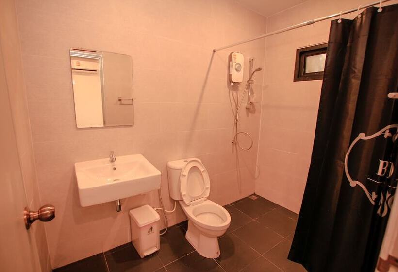 Bandon Beach Bar & Hostel   Adults Only