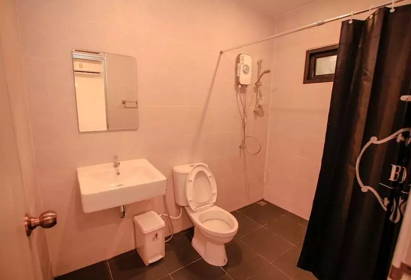 Bandon Beach Bar & Hostel   Adults Only