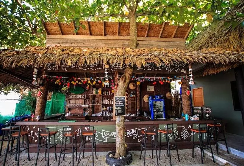 Bandon Beach Bar & Hostel   Adults Only