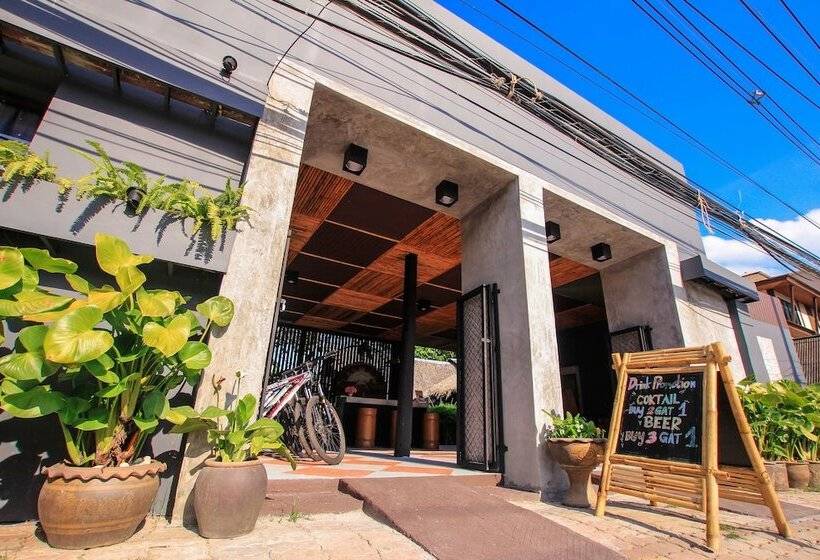 Bandon Beach Bar & Hostel   Adults Only