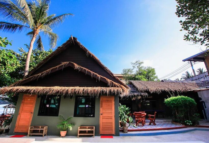 Bandon Beach Bar & Hostel   Adults Only