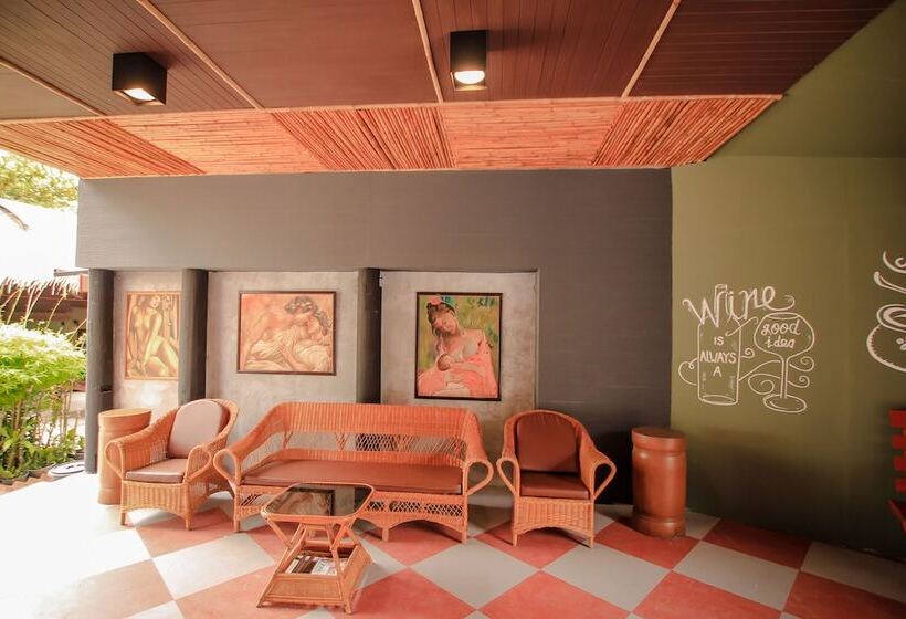 Bandon Beach Bar & Hostel   Adults Only