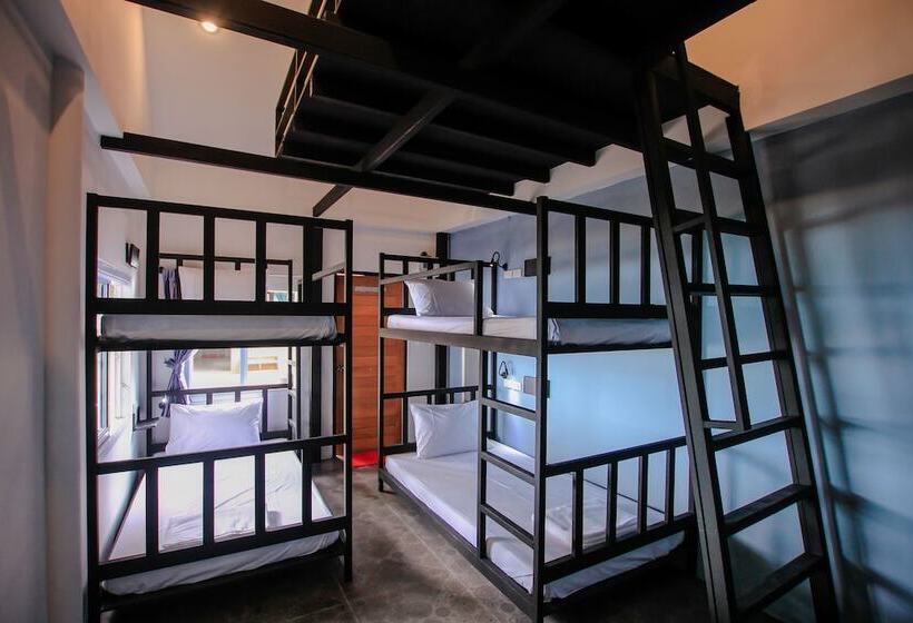 Bandon Beach Bar & Hostel   Adults Only