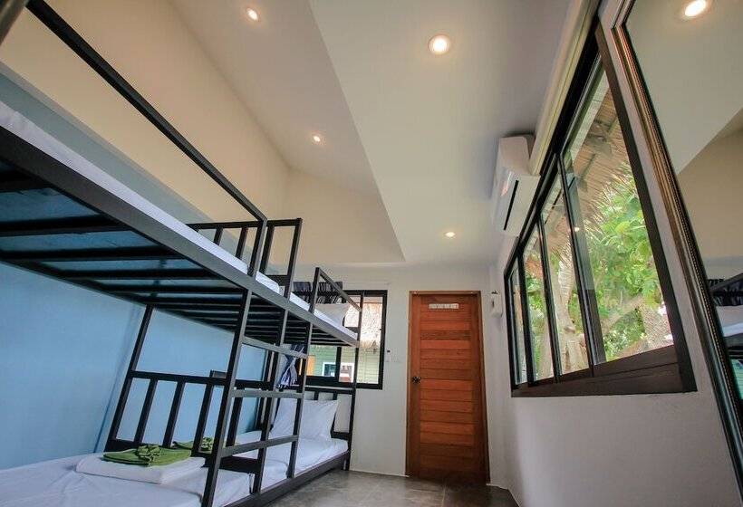 Bandon Beach Bar & Hostel   Adults Only