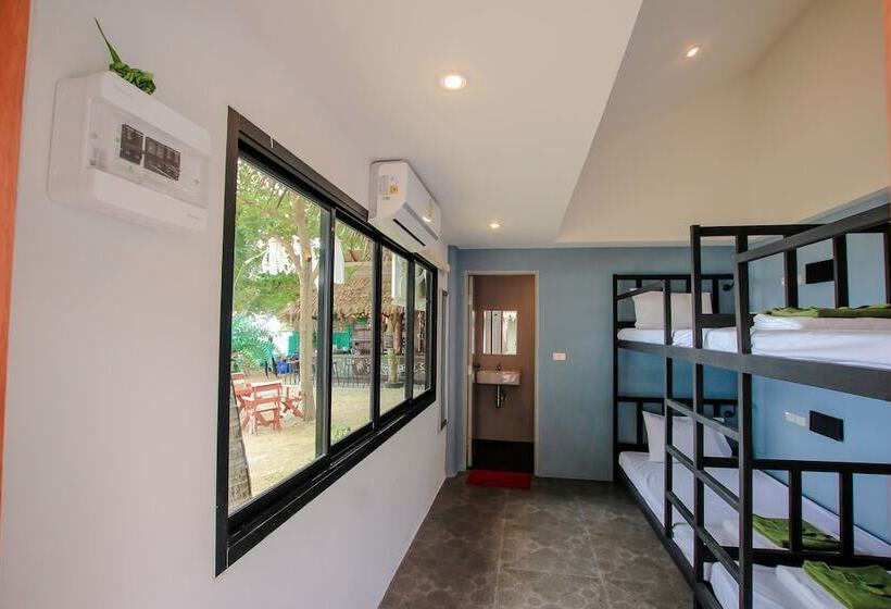 Bandon Beach Bar & Hostel   Adults Only