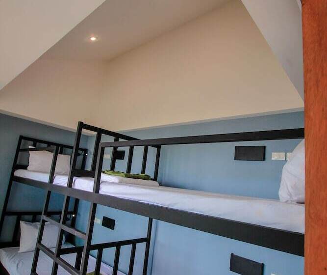 Bandon Beach Bar & Hostel   Adults Only