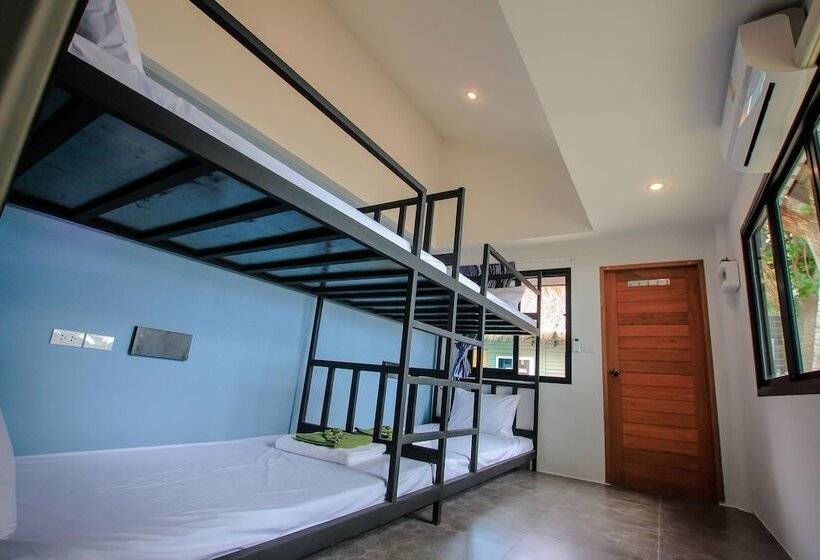 Bandon Beach Bar & Hostel   Adults Only