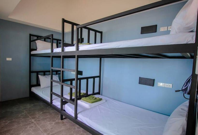 Bandon Beach Bar & Hostel   Adults Only