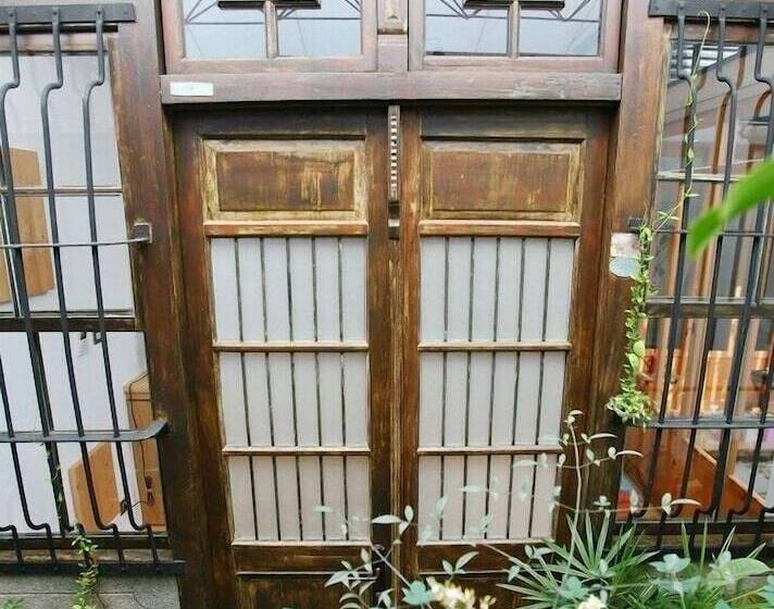 تختخواب و صبحانه Antsu