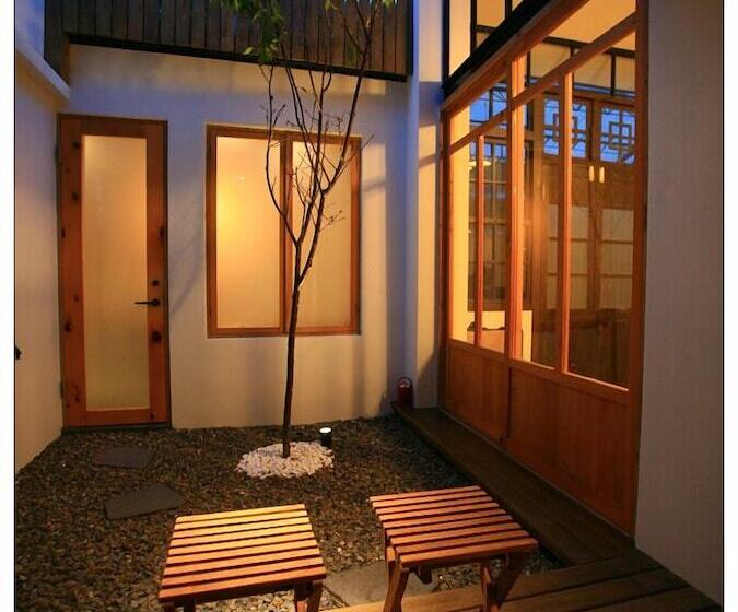 تختخواب و صبحانه Antsu