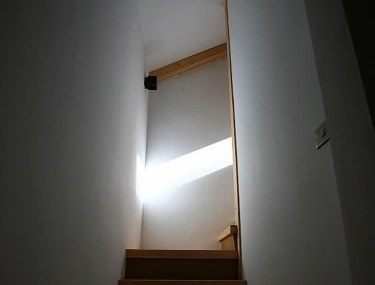 تختخواب و صبحانه Antsu