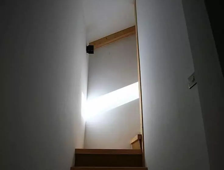 تختخواب و صبحانه Antsu