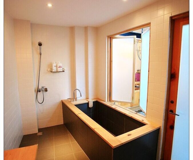 تختخواب و صبحانه Antsu