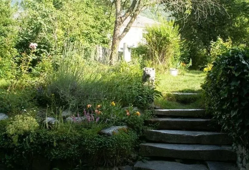 تختخواب و صبحانه Le Jardin Secret