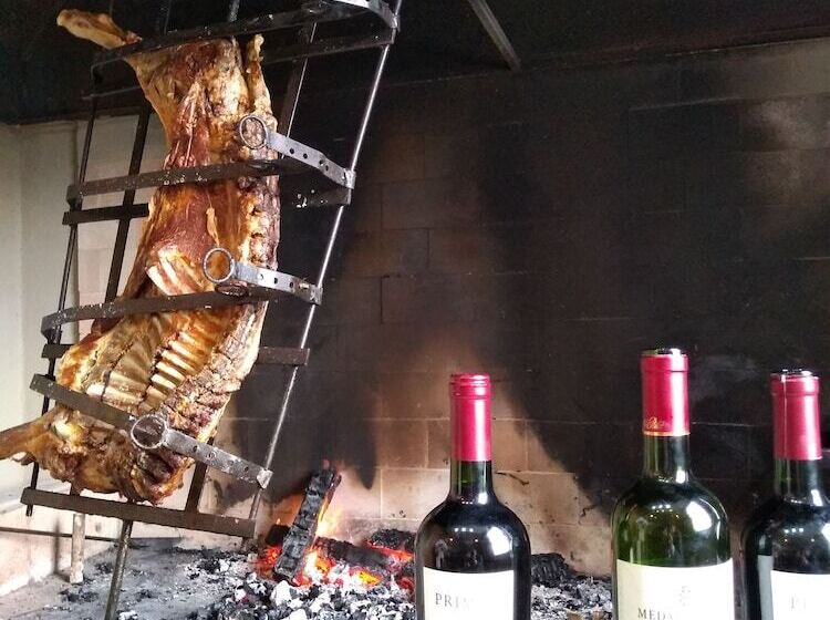 مسافرخانه Estancia Caleta Josefina