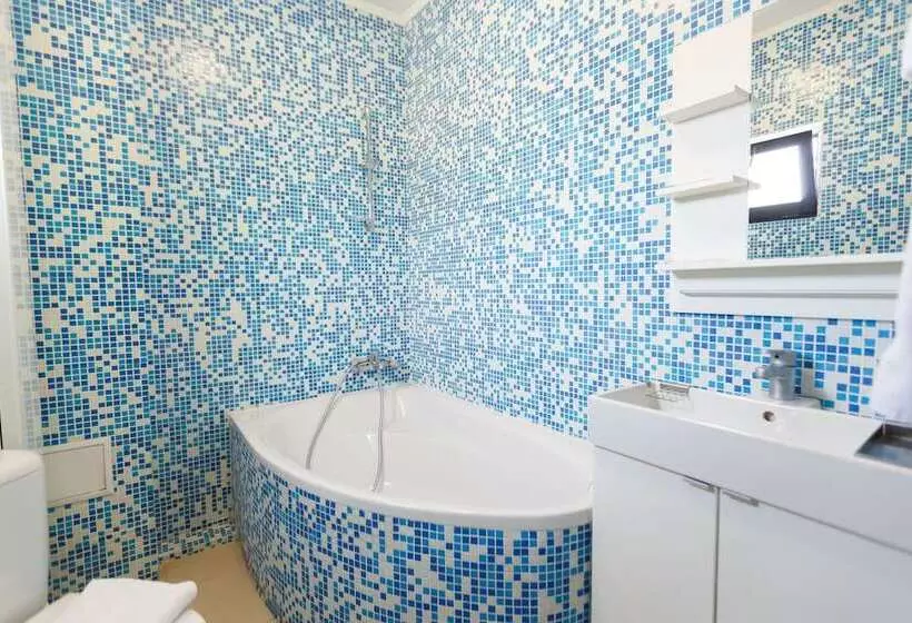 Hotelli Amosov S House