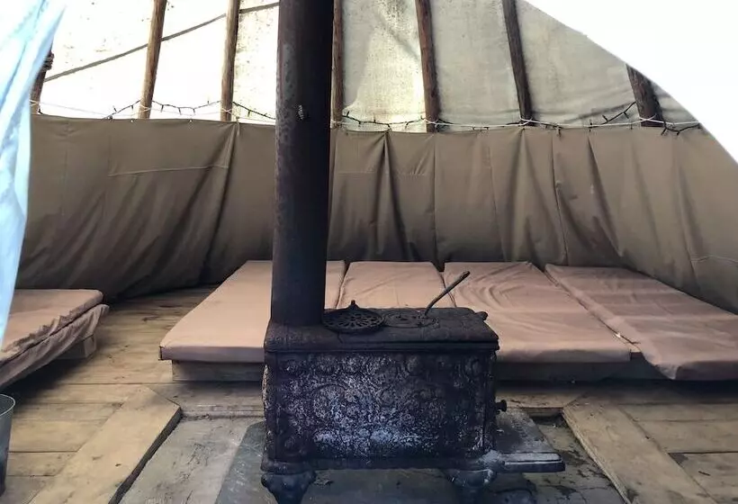 Hotelli Chimo Refuges Treehouse Resort