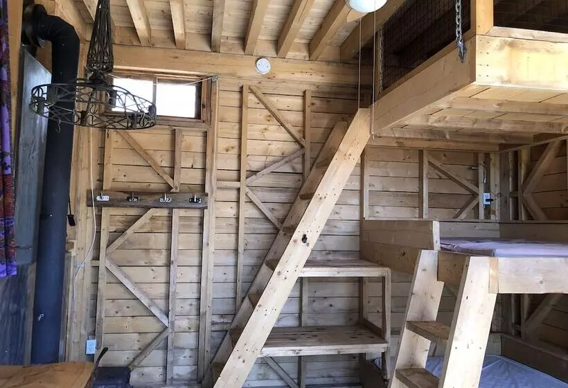 Hotelli Chimo Refuges Treehouse Resort