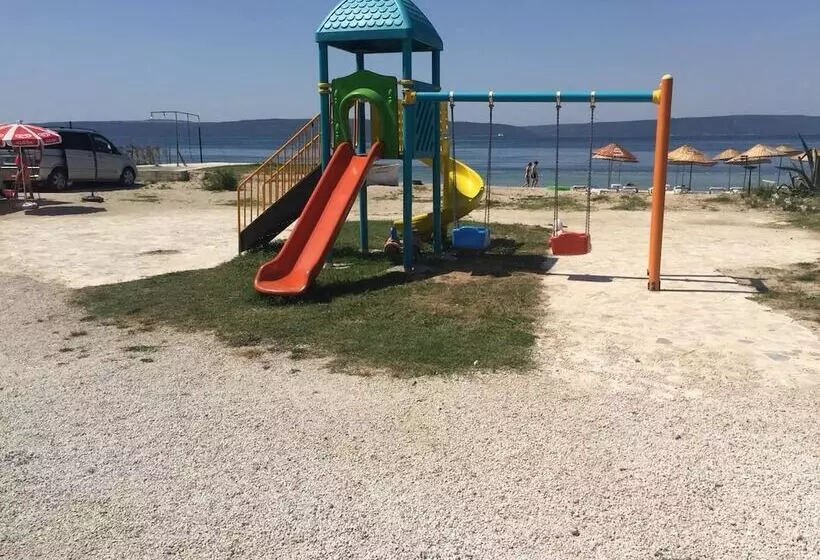 هتل Mola Camping