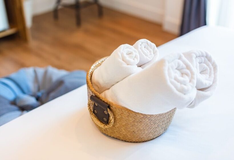 Hotel The Seaton House Phuket